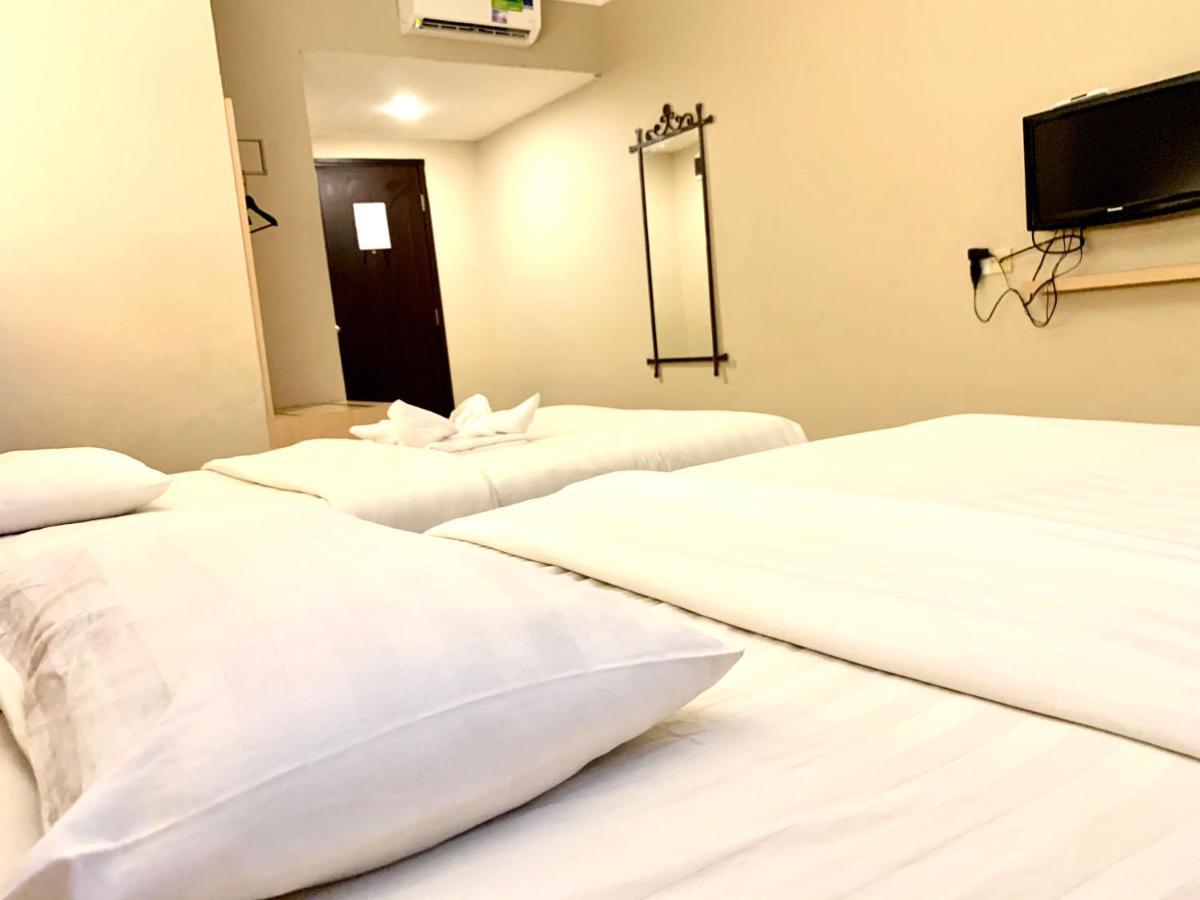 Sky View Hotel Managed By Os Batam Extérieur photo