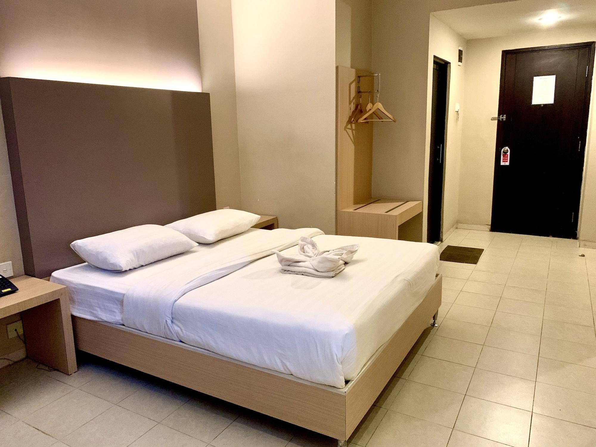Sky View Hotel Managed By Os Batam Extérieur photo