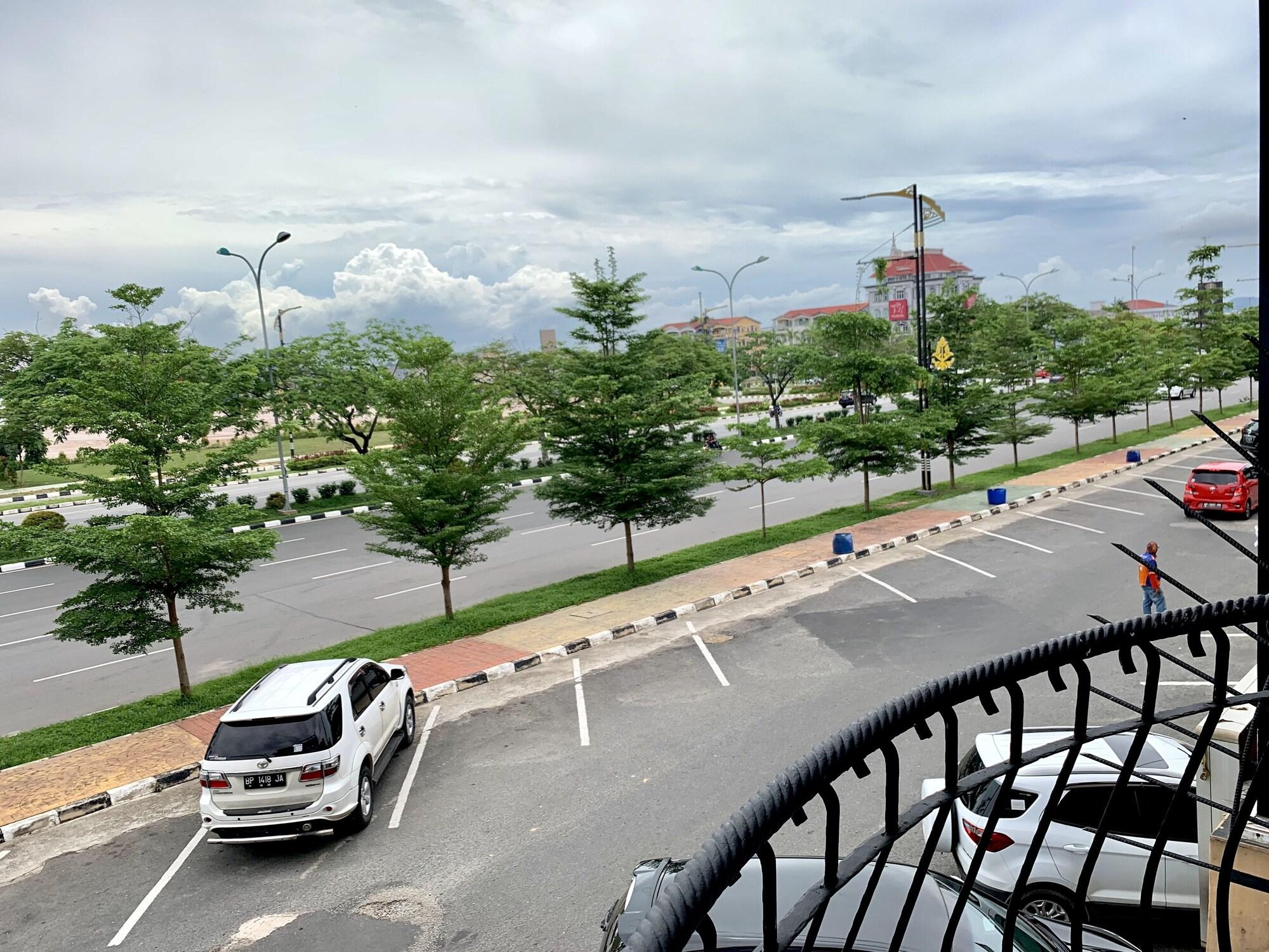 Sky View Hotel Managed By Os Batam Extérieur photo