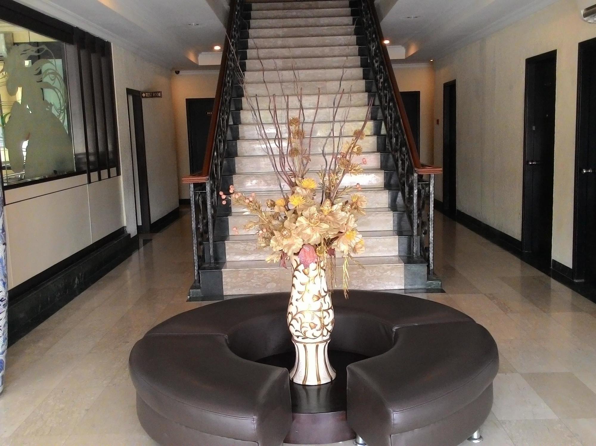 Sky View Hotel Managed By Os Batam Extérieur photo