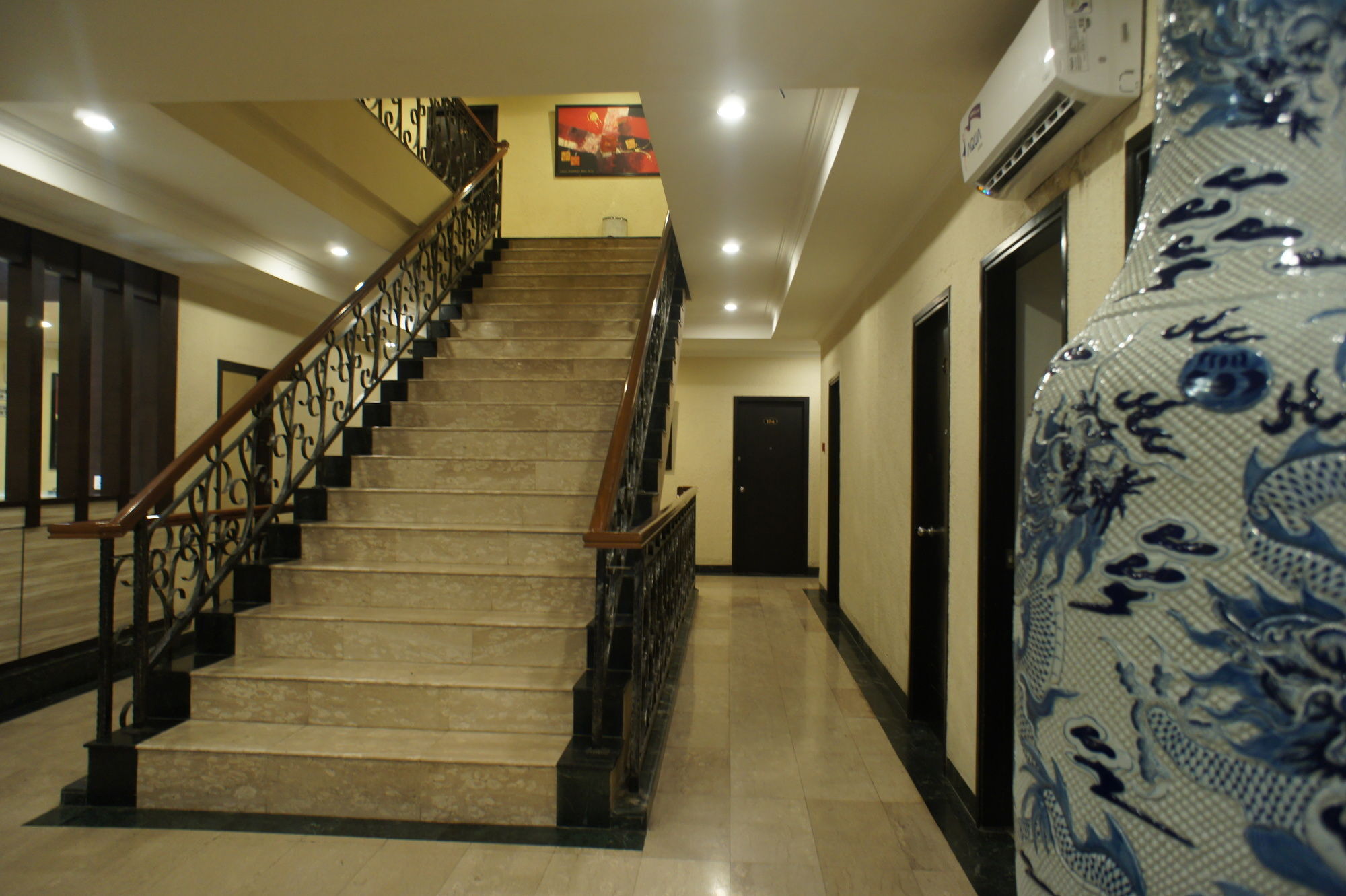 Sky View Hotel Managed By Os Batam Extérieur photo